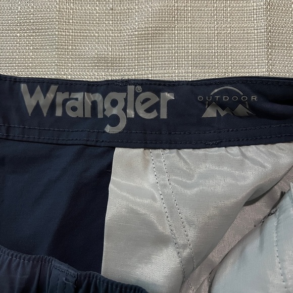 Wrangler Outdoor Men's Blue Shorts Size 38 - Picture 4 of 9